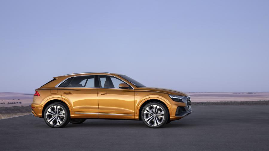  Audi Q8 50 TDI Quattro S-Line 2018 года  (WW) (фото 4 из 63)